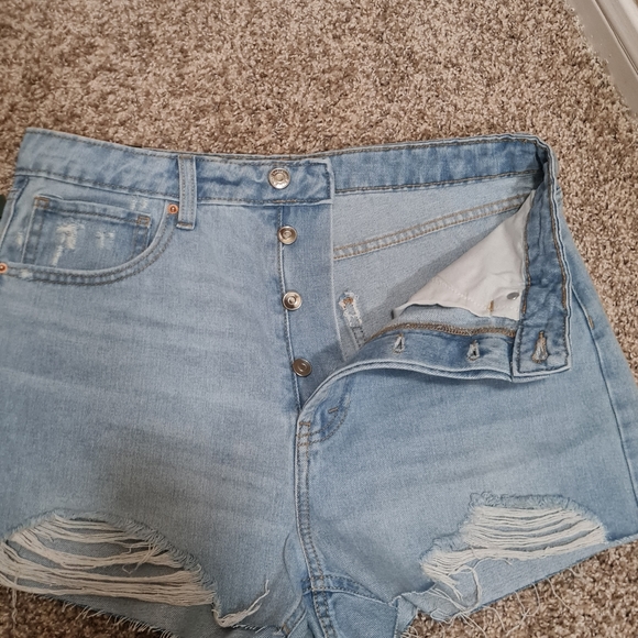 WILD FABLE HIGHEST RISE CUTOFF SHORT LITHG WASH, BLUE SIZE 10 - Picture 6 of 7